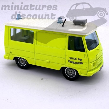 PEUGEOT J9 POMPIERS (JAUNE) - SOLIDO - 1/50ème en boite