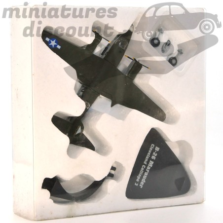 MINIATURE B-26 MARAUDER CLEVELAND CALLIOPE 3 BOMBARDIERS ET GÉANTS DU CIEL EN MÉTAL (VERT MILITAIRE) - 1/144ème sous blister