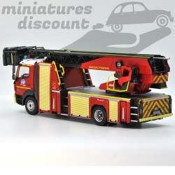 Miniature Mercedes Atego EPA Échelle Pivotante SDIS 57 Pompiers de Metz de 2018 1/43 sous blister
