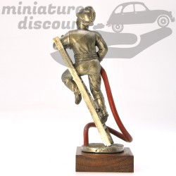 Figurine Sapeur-Pompier 1921 avec lance à incendie sur échelle en étain Les Étains du Prince 13cm avec boîte