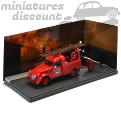 CITROËN 2CV + SA REMORQUE "SAPEURS POMPIERS DE SAINT JEAN LE BLANC" + 1 FIGURINE (ROUGE) - 1/43ème en boite