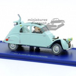 LA 2CV EMBOUTIE DE TINTIN ET LES BIJOUX DE LA CASTAFIORE (VERT/BLEU) - 1/43ème en boite