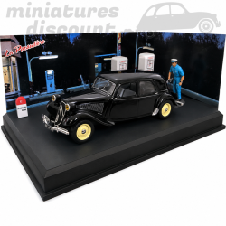CITROËN TRACTION AVEC DIORAMA POMPES A ESSENCES (NOIR) - 1/43ème en boite