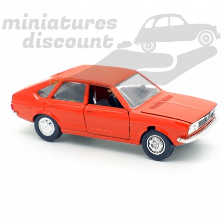 VOLKSWAGEN PASSAT (ROUGE) - SCHUCO MODELL - 1/43ème en boite
