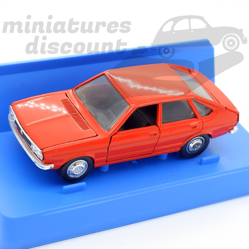 VOLKSWAGEN PASSAT (ROUGE) - SCHUCO MODELL - 1/43ème en boite