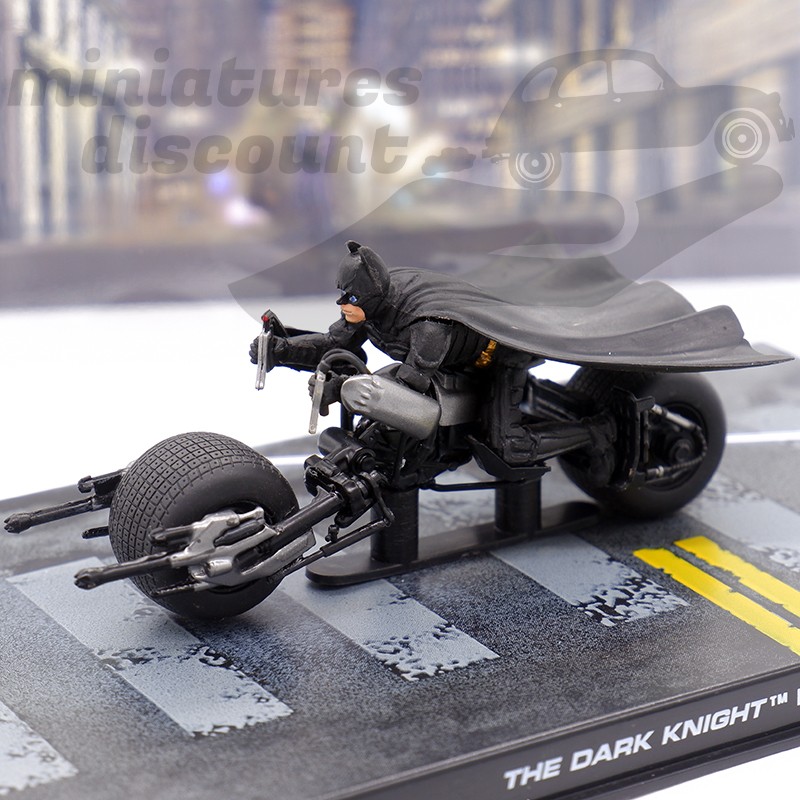 Batman Batmoto avec personnage Batmobile The Dark Knight en 1:43 Ixo Altaya Stand modèle 
