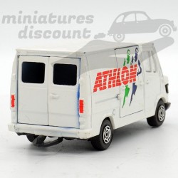 Mercedes Benz 207D - Corgi - 1/39 ème sans boite