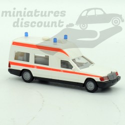 Ambulance Mercedes Benz -...