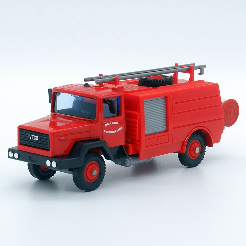 CAMION POMPIER IVECO (ROUGE) - SOLIDO - 1/50ème en boite