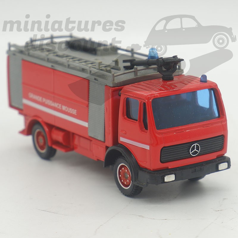 MERCEDES, GRANDE PUISSANCE DE MOUSSE (ROUGE) - SOLIDO - 1/50ème sous blister