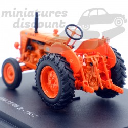 TRACTEUR OM 35/40 R DE 1952 (ORANGE) - UNIVERSAL HOBBIES - Voir description sous blister
