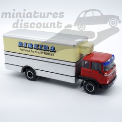 CAMION BARREIROS SUPER AZOR RIBEIRA (GRIS, BEIGE ET ROUGE) - IXO - 1/43ème en boite