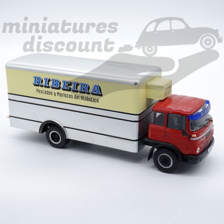CAMION BARREIROS SUPER AZOR RIBEIRA (GRIS, BEIGE ET ROUGE) - IXO - 1/43ème en boite
